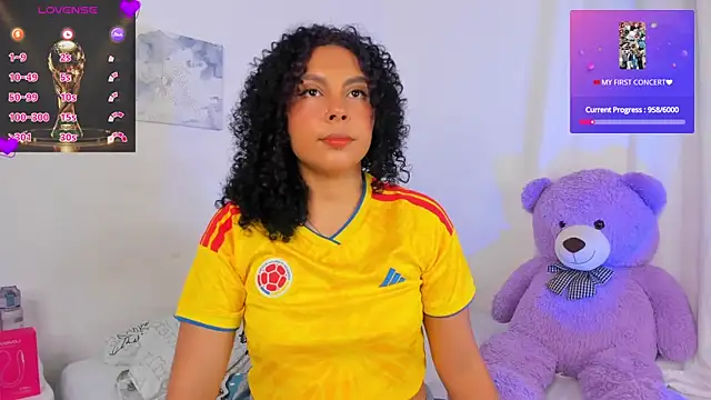 Snapshot of Violetta_cam_ chatting on 07/04/26, 03:56 Violetta cam online show from 07/04/26, 03:56