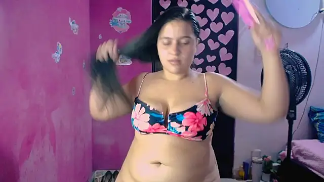 Snapshot of Kiara_tits chatting on 05/21/26, 01:23 Kiara tits online show from 05/21/26, 01:23