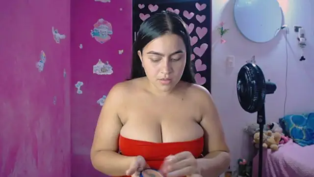 Snapshot of Kiara_tits chatting on 05/31/26, 01:36 Kiara tits online show from 05/31/26, 01:36