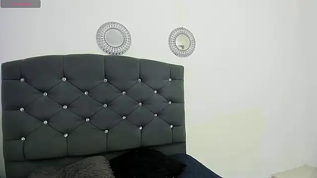 Snapshot of viioletta_00 chatting on 06/18/26, 02:32 viioletta 00 online show from 06/18/26, 02:32