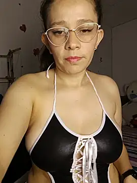 May Hoppi online show from 05/15/26, 05:14