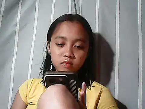 Snapshot of Yours_AsianPinayGirl18 chatting on 06/05/26, 09:15 Yours AsianPinayGirl18 online show from 06/05/26, 09:15