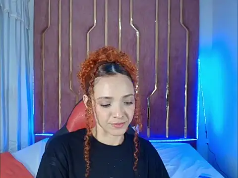 Snapshot of Kiaralovee26 chatting on 05/15/26, 02:18 Kiaralovee26 online show from 05/15/26, 02:18