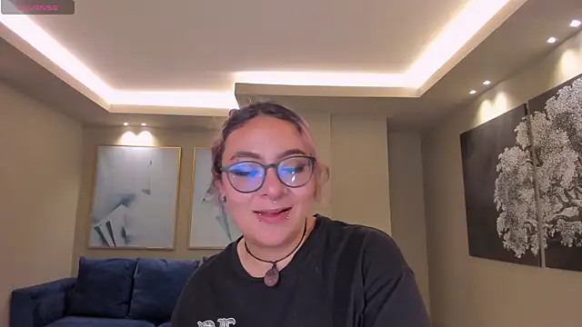 Snapshot of LoiseHarper chatting on 05/10/26, 11:21 LoiseHarper online show from 05/10/26, 11:21