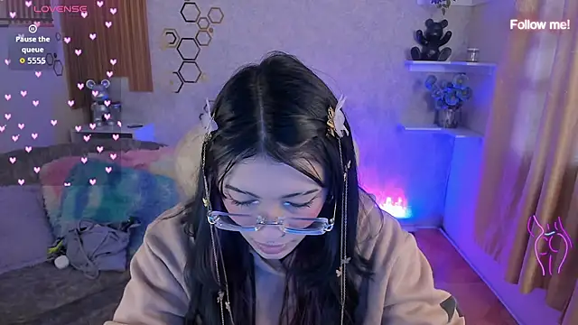 mia smoke  online show from 06/02/26, 12:07