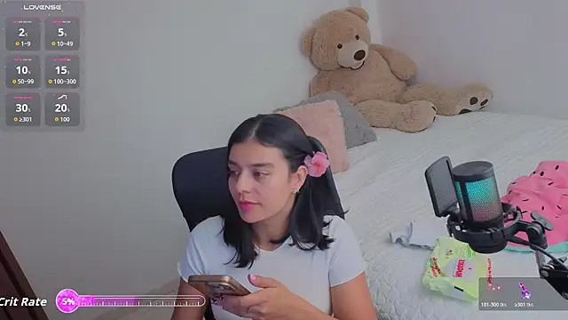 Snapshot of valerihouse_ chatting on 06/11/26, 02:53 valerihouse online show from 06/11/26, 02:53