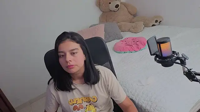 Snapshot of valerihouse_ chatting on 06/12/26, 01:15 valerihouse online show from 06/12/26, 01:15