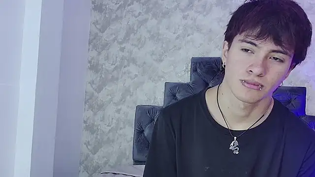 Liam Grayson  online show from 04/30/26, 03:18