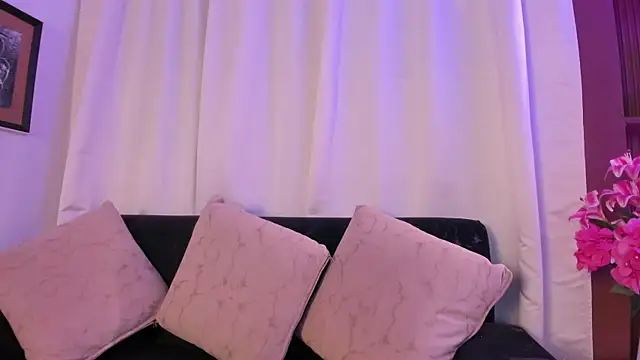 Snapshot of AngeliqueBoyer__ chatting on 06/12/26, 02:32 AngeliqueBoyer online show from 06/12/26, 02:32