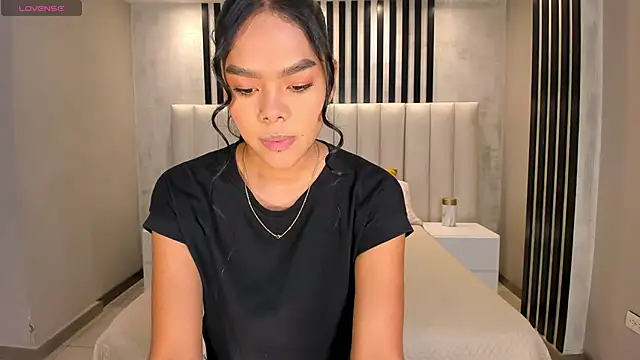 SaphiraJames online show from 05/28/26, 02:20