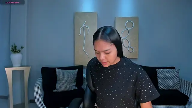 SaphiraJames online show from 06/17/26, 05:58