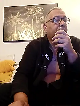 Snapshot of Soloyan chatting on 10/15/25, 05:29 Soloyan online show from 10/15/25, 05:29