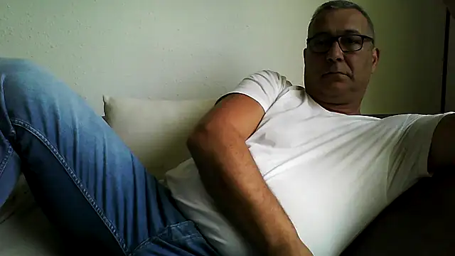 Snapshot of Soloyan chatting on 10/22/25, 11:54 Soloyan online show from 10/22/25, 11:54