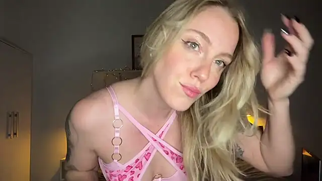 Snapshot of sweetemma_x chatting on 05/10/26, 02:06 sweetemma x online show from 05/10/26, 02:06