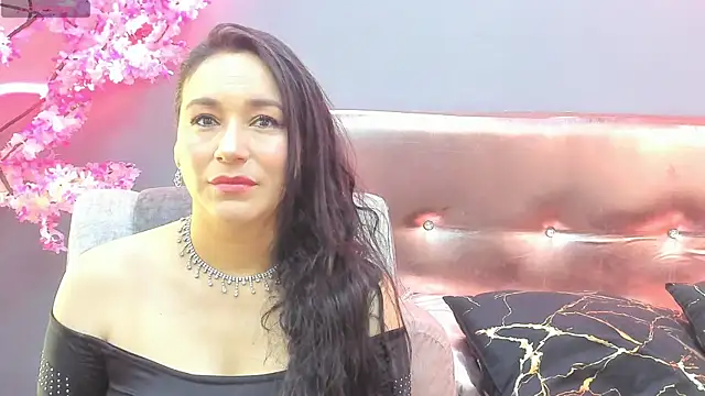 Elizabeth bennett online show from 06/23/26, 04:27