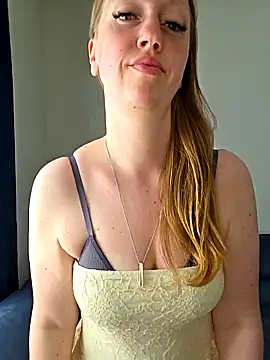 SweetGermanAlina online show from 05/01/26, 01:16