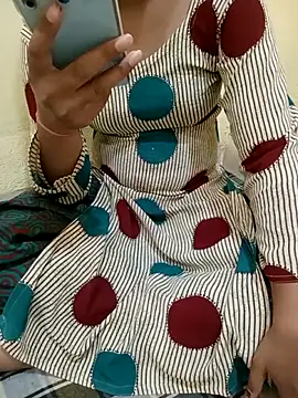 Snapshot of Seema_yadav01 chatting on 06/07/26, 06:06 Seema yadav01 online show from 06/07/26, 06:06