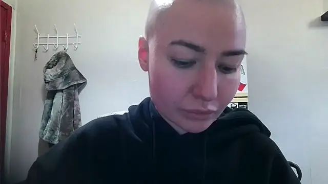 Julia Bright online show from 04/30/26, 05:08