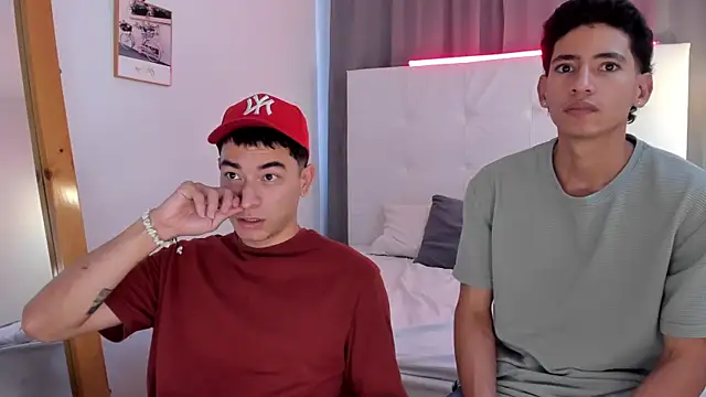 Snapshot of Alejo-and-Thiago chatting on 05/06/26, 12:32 Alejo-and-Thiago online show from 05/06/26, 12:32