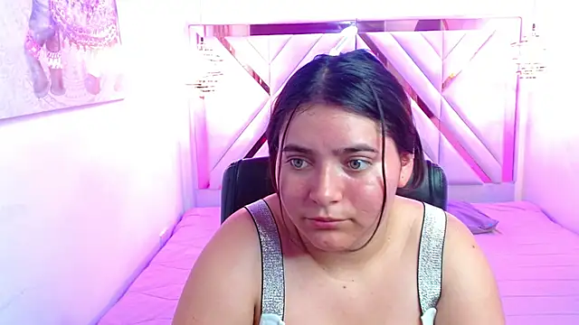 Snapshot of Laurha_ chatting on 05/15/26, 07:54 Laurha online show from 05/15/26, 07:54