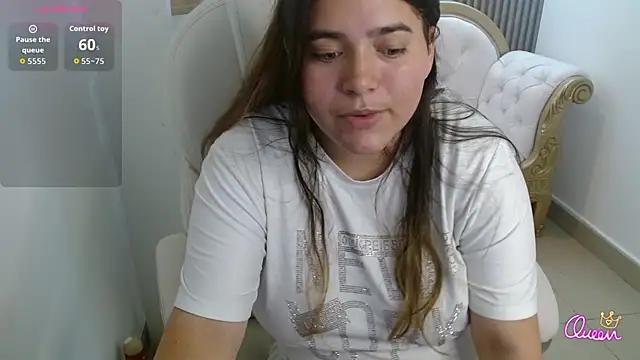 Snapshot of Laurha_ chatting on 05/21/26, 07:43 Laurha online show from 05/21/26, 07:43