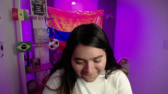 Laurha  online show from 07/15/26, 12:10