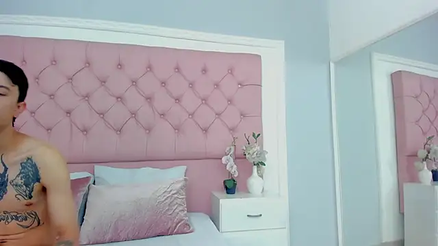 Snapshot of SarahDoll__ chatting on 06/25/26, 01:48 SarahDoll online show from 06/25/26, 01:48