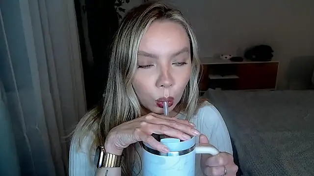 Snapshot of PolinaXXXXXJones chatting on 06/04/26, 06:03 PolinaXXXXXJones online show from 06/04/26, 06:03