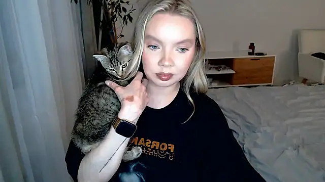 Snapshot of PolinaXXXXXJones chatting on 06/05/26, 04:56 PolinaXXXXXJones online show from 06/05/26, 04:56