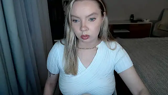 Snapshot of PolinaXXXXXJones chatting on 06/09/26, 05:35 PolinaXXXXXJones online show from 06/09/26, 05:35