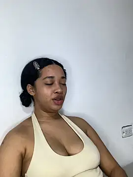 Snapshot of _sweetSabrina- chatting on 05/15/26, 04:25 sweetSabrina- online show from 05/15/26, 04:25