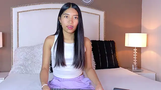 Snapshot of hanaluna_ chatting on 07/17/26, 02:02 hanaluna online show from 07/17/26, 02:02