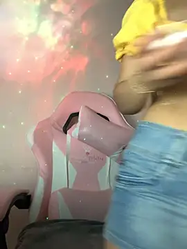 Snapshot of Julieth_ec chatting on 06/03/26, 12:30 Julieth ec online show from 06/03/26, 12:30