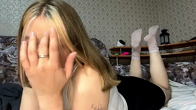 Snapshot of HildeConery chatting on 05/18/26, 02:23 HildeConery online show from 05/18/26, 02:23