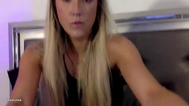 Snapshot of Misss_alyssaaa chatting on 06/18/26, 04:02 Misss alyssaaa online show from 06/18/26, 04:02
