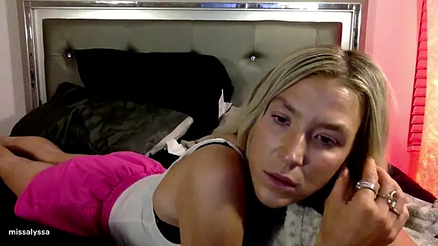 Snapshot of Misss_alyssaaa chatting on 06/23/26, 04:10 Misss alyssaaa online show from 06/23/26, 04:10