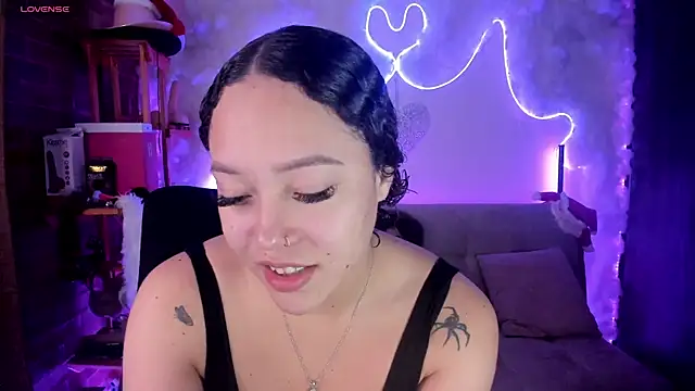 Snapshot of liz_martins1 chatting on 06/11/26, 02:22 liz martins1 online show from 06/11/26, 02:22