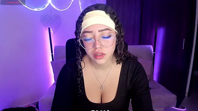 Snapshot of liz_martins1 chatting on 06/13/26, 01:47 liz martins1 online show from 06/13/26, 01:47