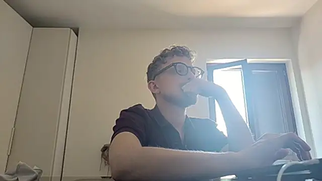 Snapshot of Red_dragon94 chatting on 05/04/26, 11:06 Red dragon94 online show from 05/04/26, 11:06