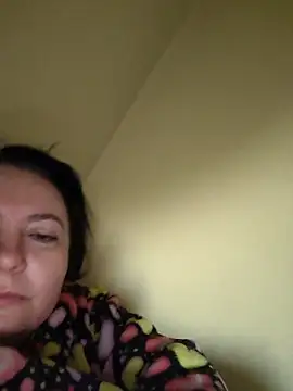 Snapshot of EmmaEmmy40 chatting on 05/14/26, 03:13 EmmaEmmy40 online show from 05/14/26, 03:13