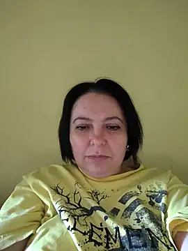 Snapshot of EmmaEmmy40 chatting on 05/14/26, 03:41 EmmaEmmy40 online show from 05/14/26, 03:41