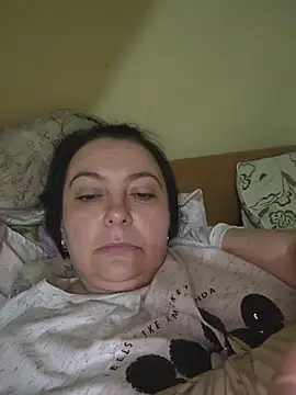 Snapshot of EmmaEmmy40 chatting on 06/04/26, 06:25 EmmaEmmy40 online show from 06/04/26, 06:25
