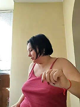 Snapshot of EmmaEmmy40 chatting on 07/26/26, 04:53 EmmaEmmy40 online show from 07/26/26, 04:53