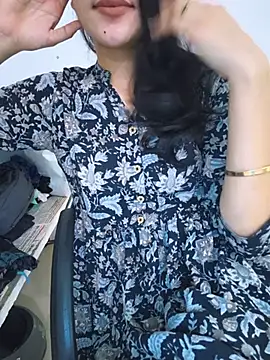 Snapshot of zoya_baby_ chatting on 05/31/26, 04:09 zoya baby online show from 05/31/26, 04:09