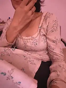 Snapshot of zoya_baby_ chatting on 06/03/26, 02:33 zoya baby online show from 06/03/26, 02:33