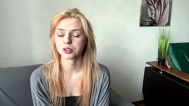 ScarlettRosy online show from 05/28/26, 04:10