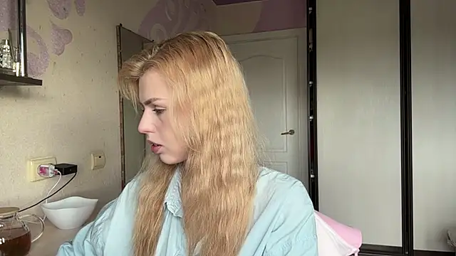 ScarlettRosy online show from 05/31/26, 04:09