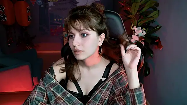 Snapshot of LolaDominara chatting on 05/07/26, 11:37 LolaDominara online show from 05/07/26, 11:37
