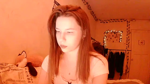 Snapshot of PollyStix chatting on 06/15/26, 06:32 PollyStix online show from 06/15/26, 06:32
