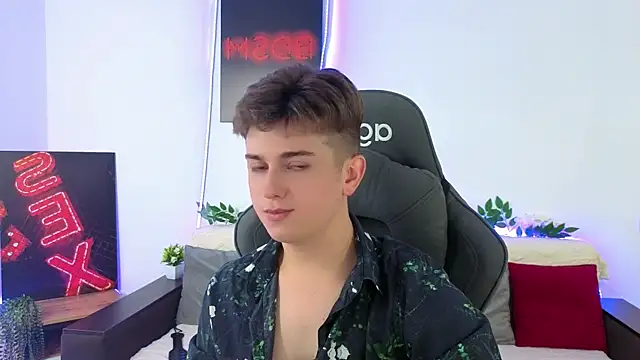 Snapshot of Miless_Cooper chatting on 07/08/26, 04:06 Miless Cooper online show from 07/08/26, 04:06